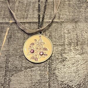 Elegant Floral Pendant Necklace